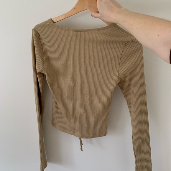 NWOT Cinch-able long sleeve top! - Picture 2 of 3